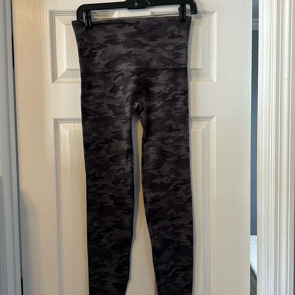 SPANX Pants - Spanx leggings - Gray camo